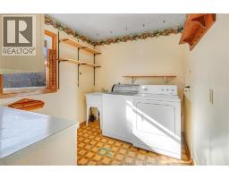 82 WYANDOTT STREET - 26