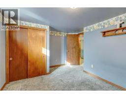 82 WYANDOTT STREET - 32