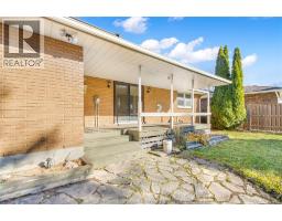 82 WYANDOTT STREET - 38