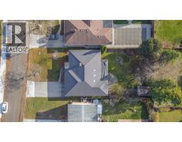 82 WYANDOTT STREET - 7