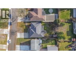 82 WYANDOTT STREET - 9