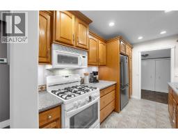 16 Sheldrick STREET - 12