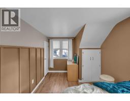 16 Sheldrick STREET - 35