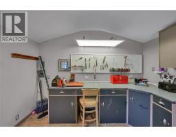 16 Sheldrick STREET - 42