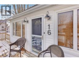 16 Sheldrick STREET - 44