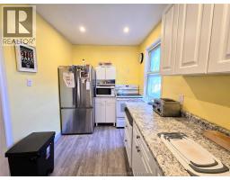 74 Sunnyside AVENUE - 4