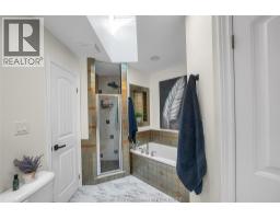 132 Sherwood COURT - 23