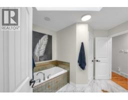 132 Sherwood COURT - 25