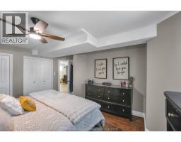 132 Sherwood COURT - 35