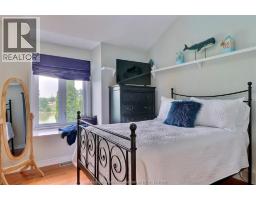 932 GRAND AVENUE West - 32