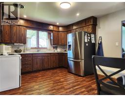 175 Wellington STREET - 12