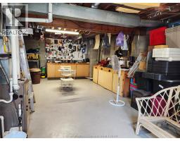 175 Wellington STREET - 27