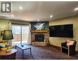 175 Wellington STREET - 8