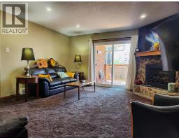 175 Wellington STREET - 9