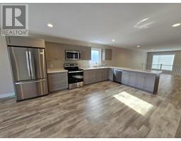 191 MOONSTONE CRESCENT - 2