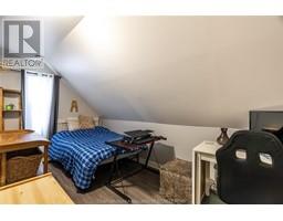 4 OAK STREET - 22