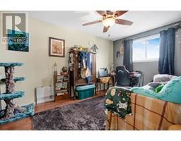 12 Goldpark ROAD - 16