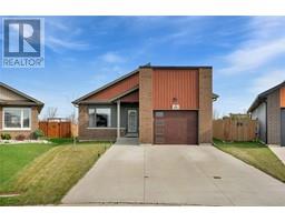62 MOONSTONE CRESCENT - 1