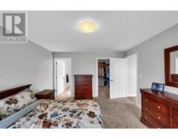 62 MOONSTONE CRESCENT - 19