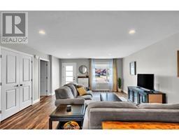 62 MOONSTONE CRESCENT - 4