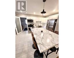 16 Lawrence AVENUE - 12