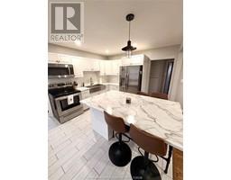 16 Lawrence AVENUE - 13