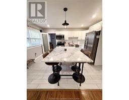 16 Lawrence AVENUE - 16