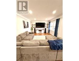 16 Lawrence AVENUE - 18