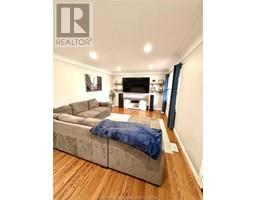 16 Lawrence AVENUE - 19