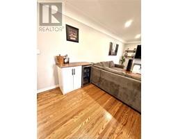 16 Lawrence AVENUE - 20