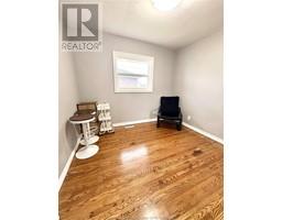 16 Lawrence AVENUE - 25
