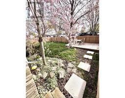 16 Lawrence AVENUE - 27