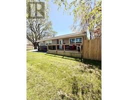 16 Lawrence AVENUE - 4