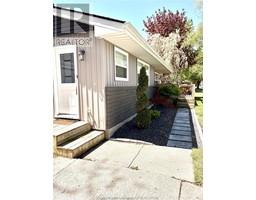 16 Lawrence AVENUE - 6