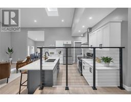 30 MCNAUGHTON AVENUE East - 13