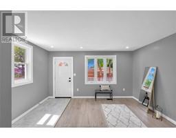 30 MCNAUGHTON AVENUE East - 7