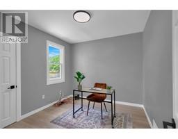30 MCNAUGHTON AVENUE East - 9