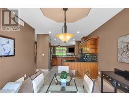 17 COURTYARD WALK - 21