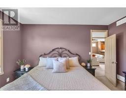 17 COURTYARD WALK - 27