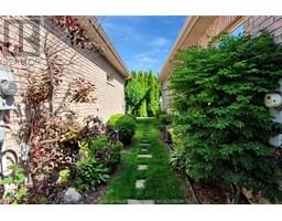 17 COURTYARD WALK - 45