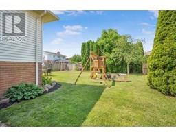 38 Irene CRESCENT - 33