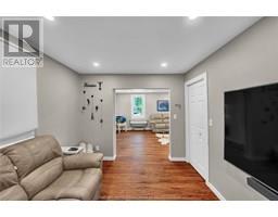 15 Oriole PARKWAY - 11