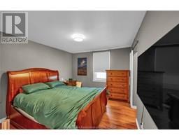 15 Oriole PARKWAY - 14