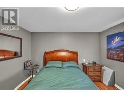 15 Oriole PARKWAY - 15