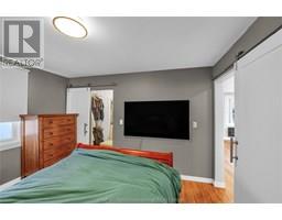 15 Oriole PARKWAY - 16