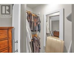 15 Oriole PARKWAY - 17