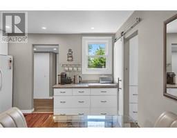15 Oriole PARKWAY - 23