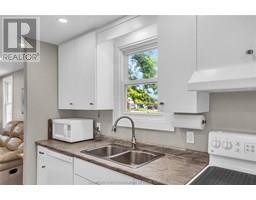 15 Oriole PARKWAY - 24