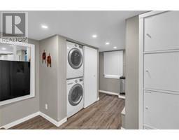 15 Oriole PARKWAY - 27