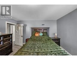 125 Victoria AVENUE - 42